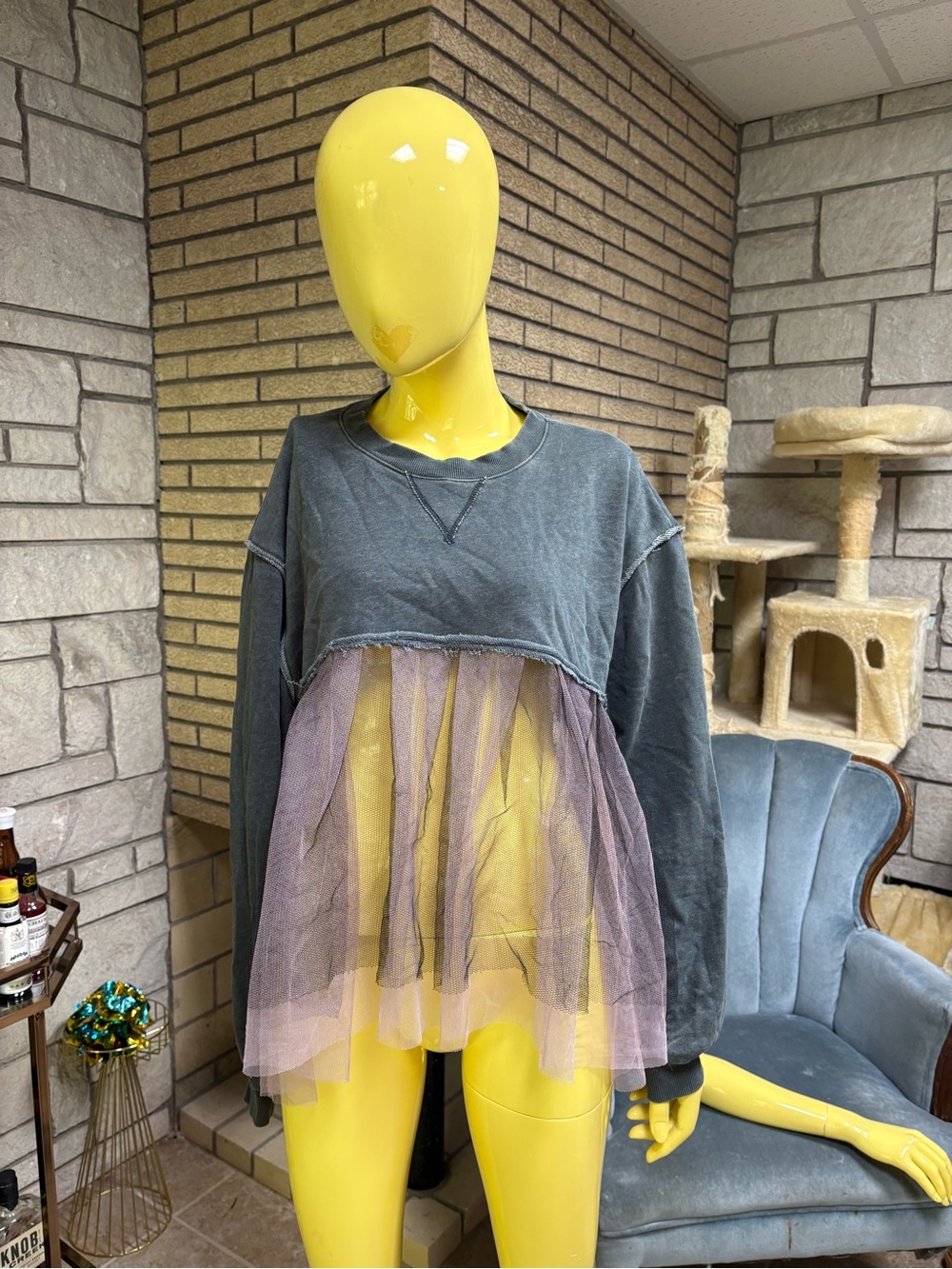 Cropped sweatshirt with tulle